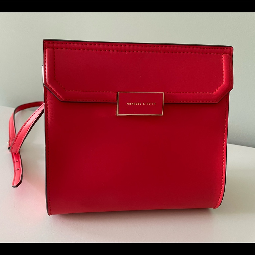 Ladies strap purse
